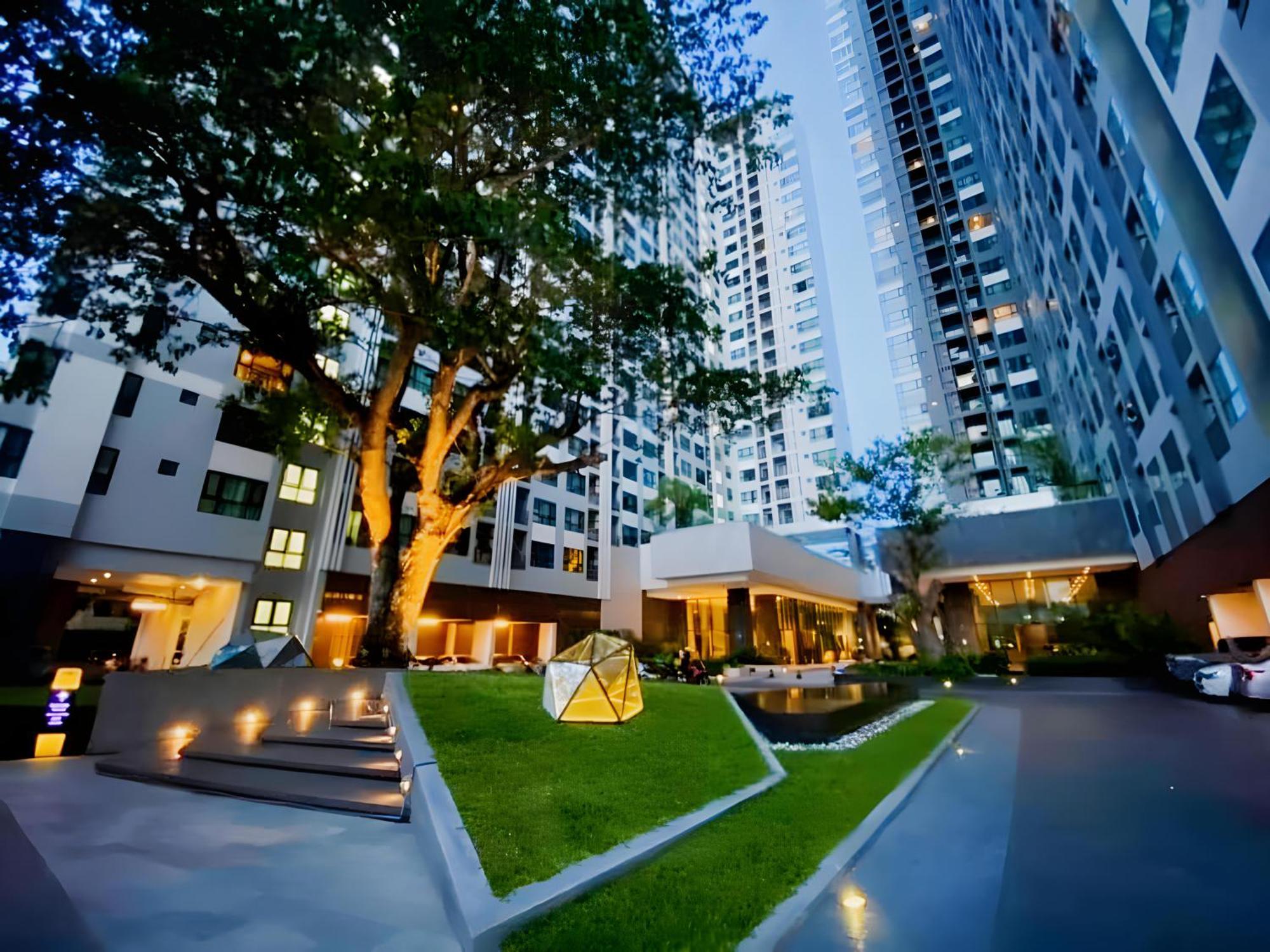The Base Apartments At Central Патая Екстериор снимка