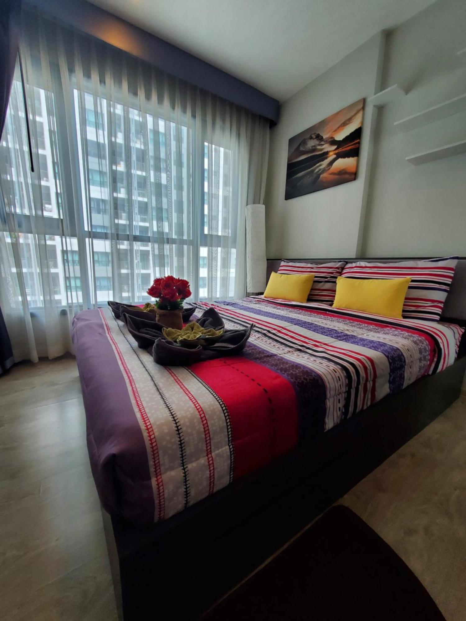 The Base Apartments At Central Патая Екстериор снимка
